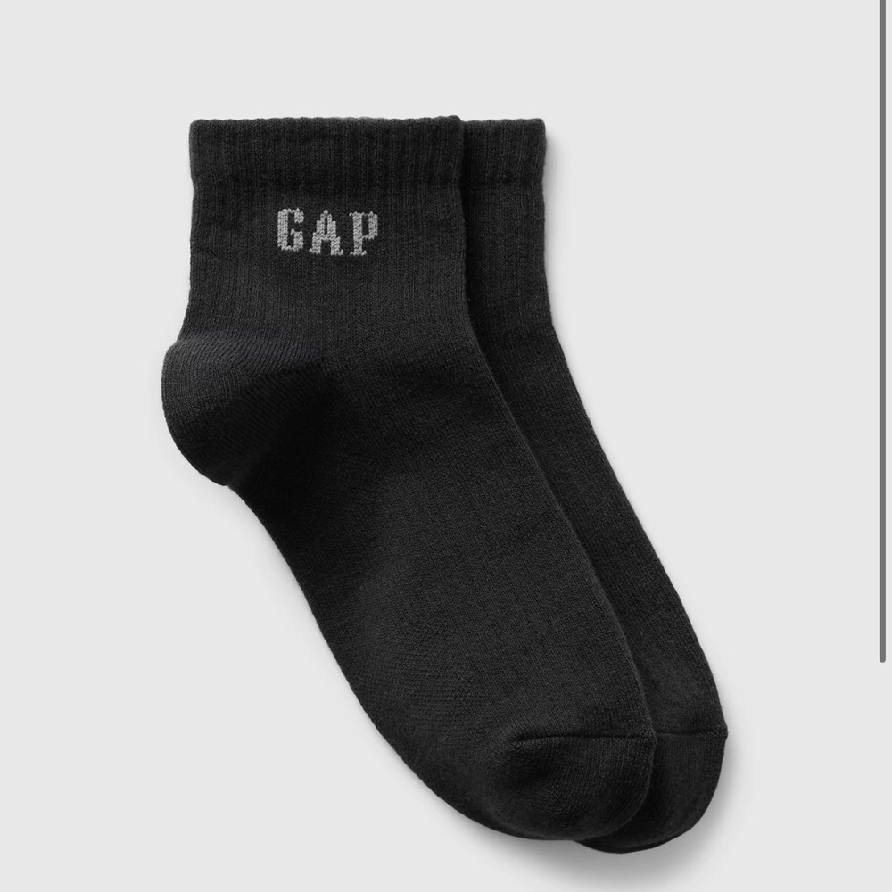 NWT Gap Logo Quarter Crew Socks - Black